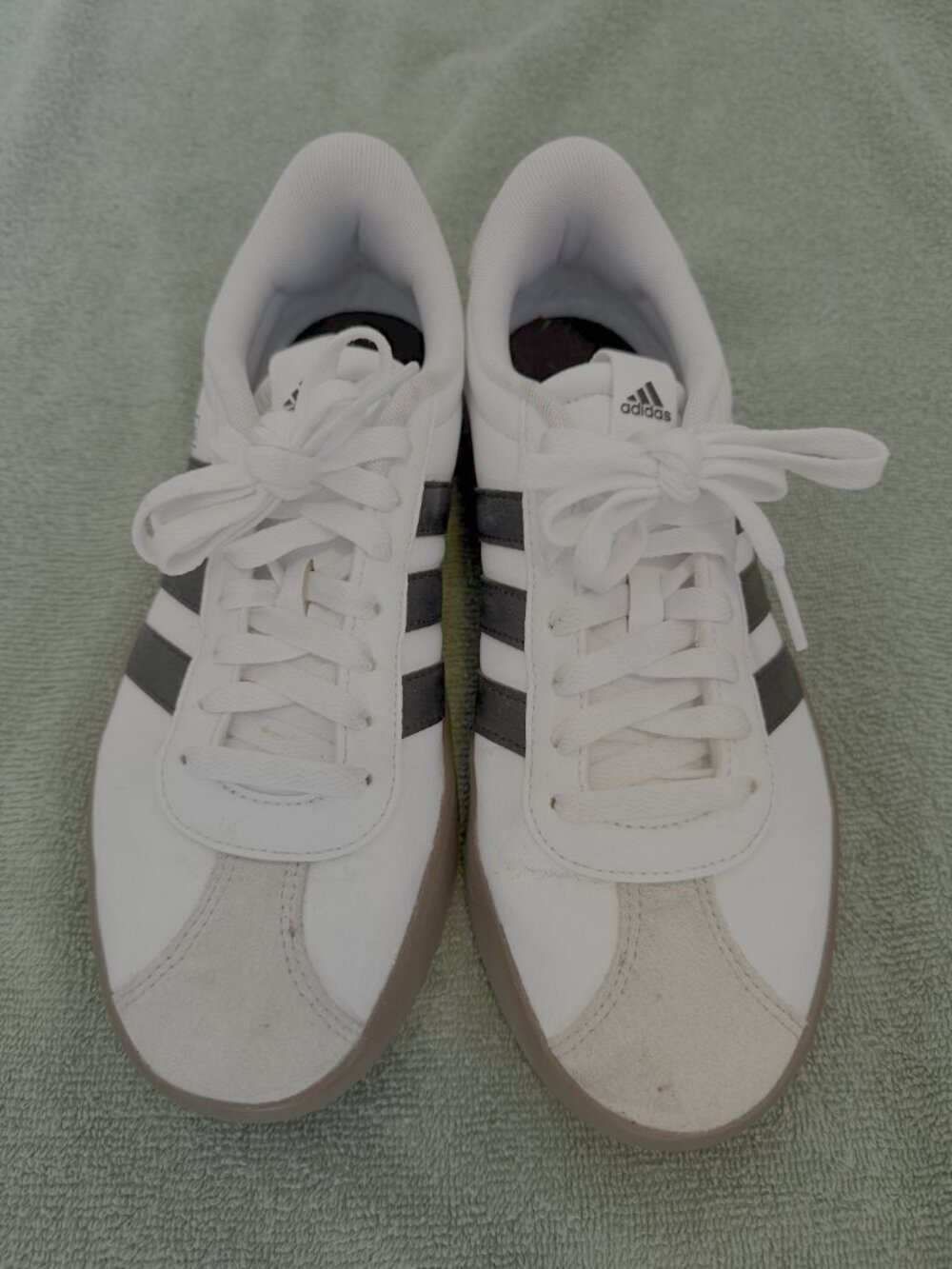 Adidas white and black sneakers W8